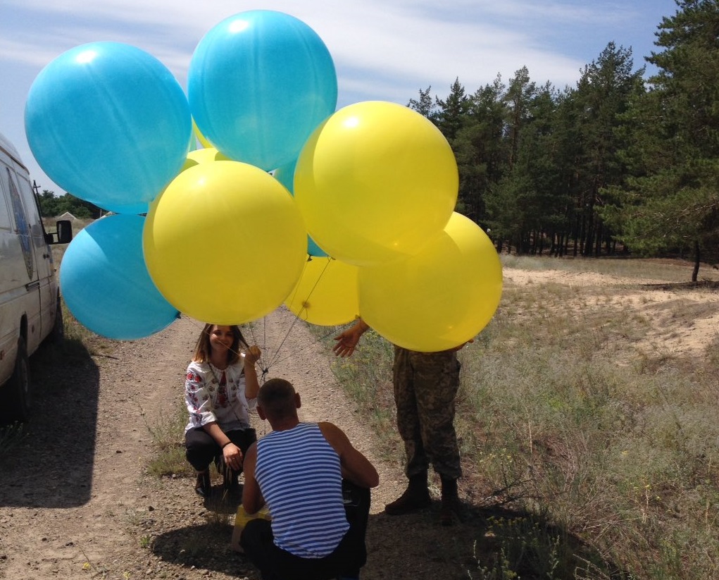 Украина отправила боевикам "ЛНР" "подарок" на передовой Донбасса: активисты опубликовали фото "сюрприза"