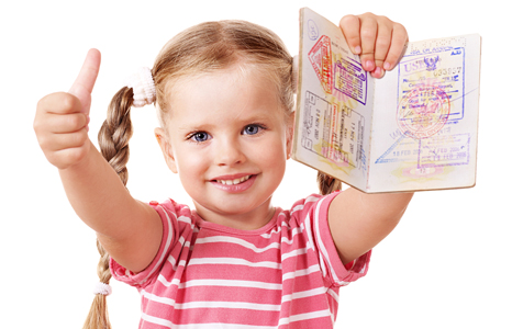 Украинским детям запретят выезжать за границу без паспортов