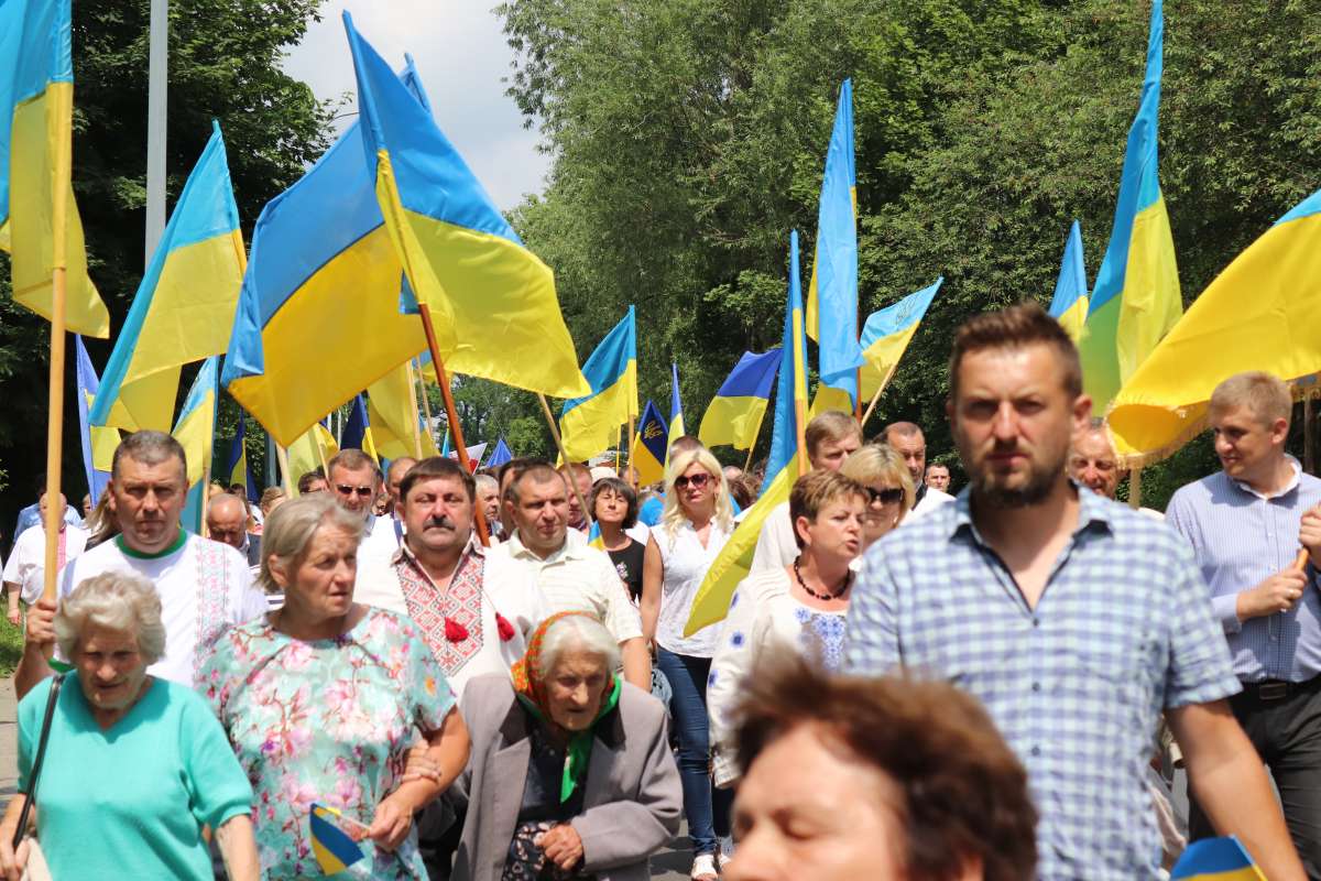 Больше 1,5 тысячи украинцев прошли маршем в честь празднования нацпамяти в польском Перемышле