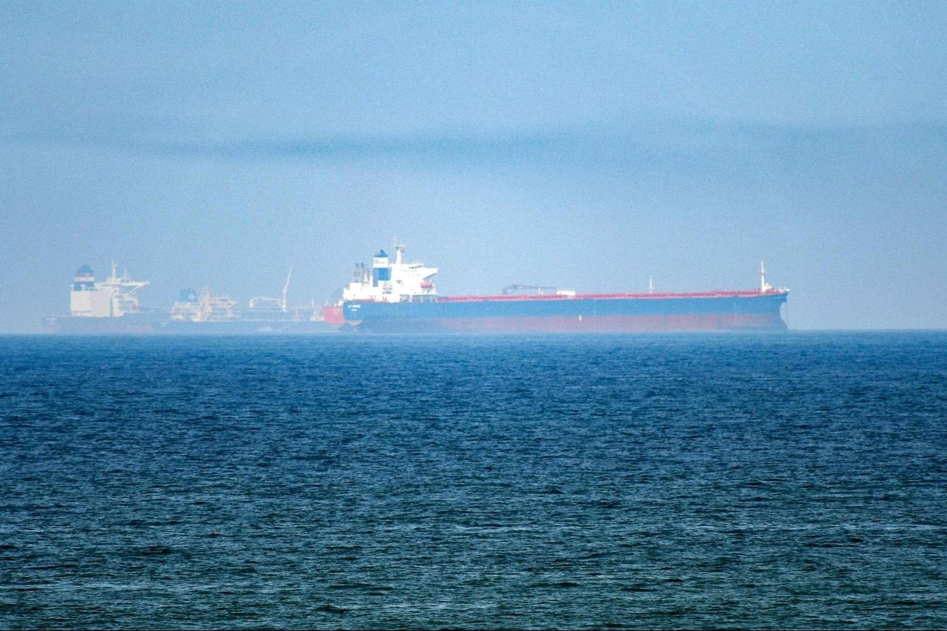​Удар, откуда не ждали: Габон готов "расправиться" с нефтяным флотом РФ