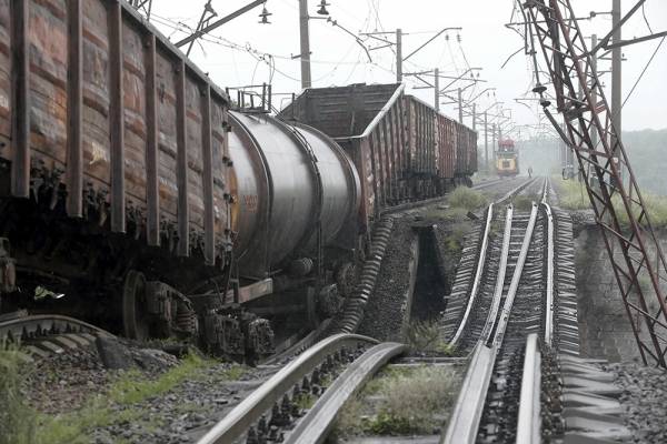 Штаб АТО: террористы восстановили железную дорогу в Дебальцево и уже разгружают там боеприпасы