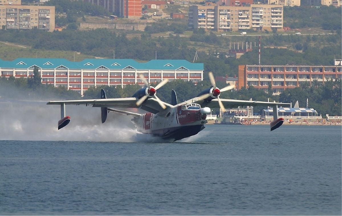 Defence Express назвал неочевидную цель уничтожения редких Бе-12 в Крыму