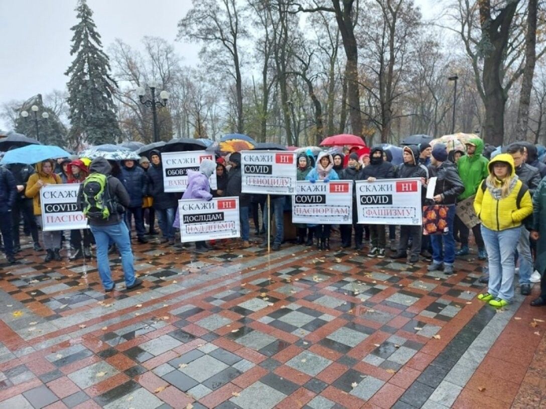 ​QR-коды на плакатах антивакцинаторов в Киеве ведут "в гости" к партии Путина