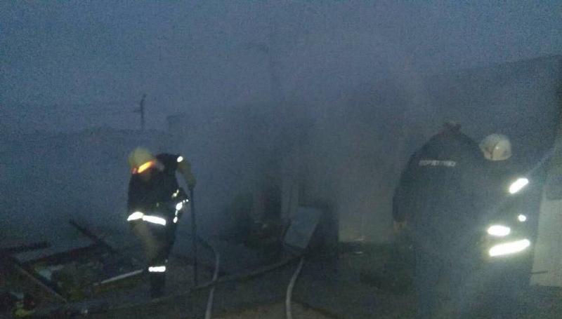 Трагедия под Днепром: во время тушения пожара в городке для переселенцев спасатели нашли погибшего в огне ребенка - кадры и подробности