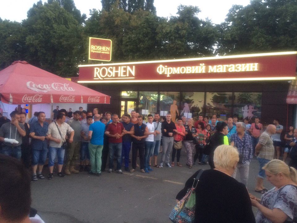 Битва за МАФы в Киеве: власть обвинила владельцев киосков в организации проплаченного бунта