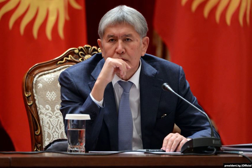 ​В Киргизии спецназ пришел к экс-президенту Атамбаеву и устроил стрельбу, страна на грани взрыва - кадры