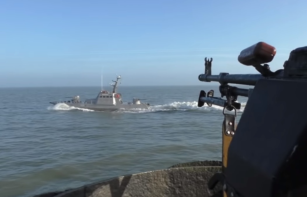 Военные маневры флота Украины в Азовском море: видео, как ВМС отбили атаку "диверсантов" 