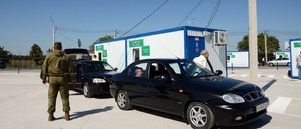 Автомобильный "армагеддон" на КПП в Еленовке: рубеж одолеет не каждый