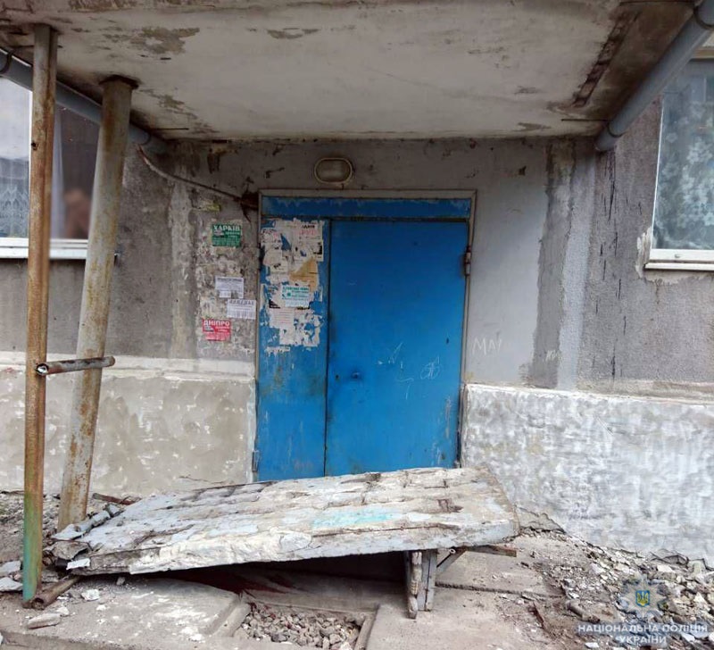 Трагедия в Доброполье с падением плиты подъезда на 4 детей: восьмилетняя девочка умерла в реанимации