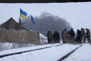Экономическая блокада набирает обороты: ветераны АТО перекрыли магистраль Константиновка-Ясиноватая