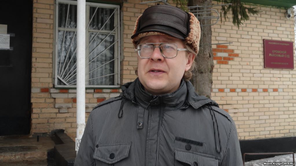В РФ продолжают судилище над школьным учителем за стихи в поддержку Украины