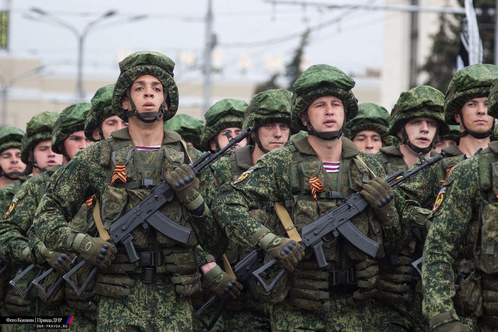 ​В "ДНР" подростков и мужчин заставят идти в "армию": "Срочники еще не догадываются"
