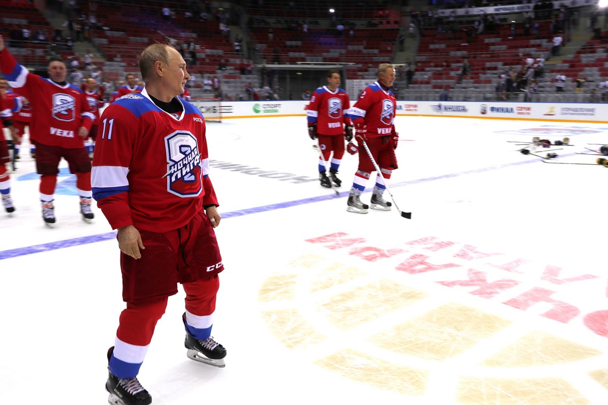 ​Источник: У Путина серьезная травма из-за падения на хоккее - грядут увольнения