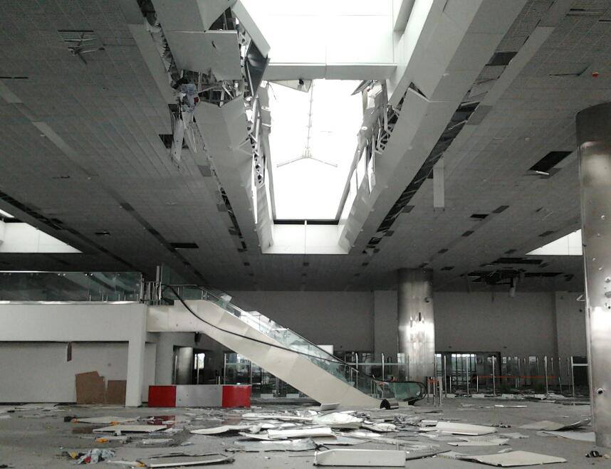 СМИ: ополчение освободило аэропорт Донецка, в здании началась зачистка