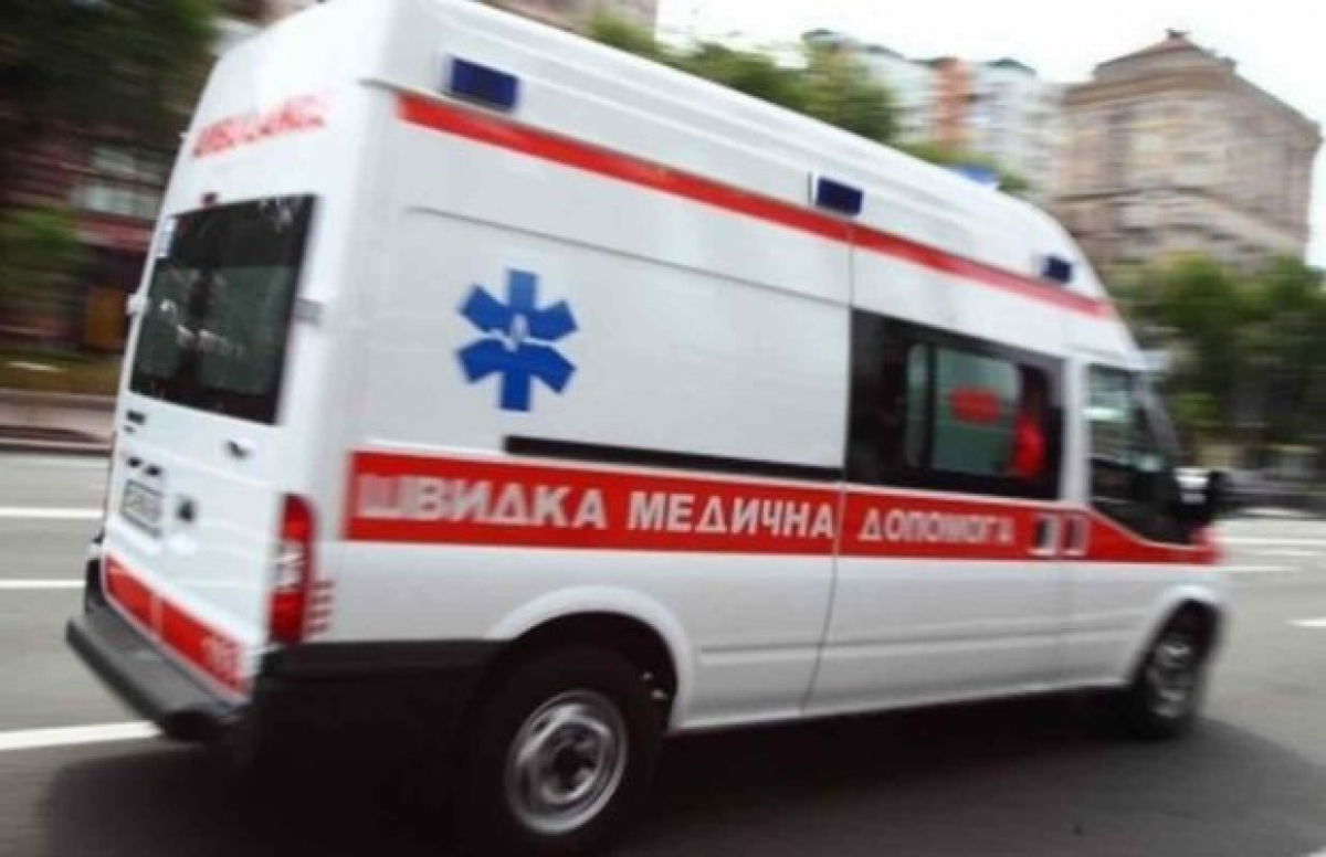 Около Львова микроавтобус налетел на рабочих, есть погибший