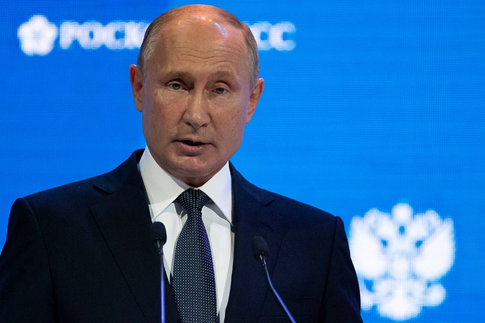 "Еще минус 10% рейтинга", - соцсети повеселило фото облысевшего Путина