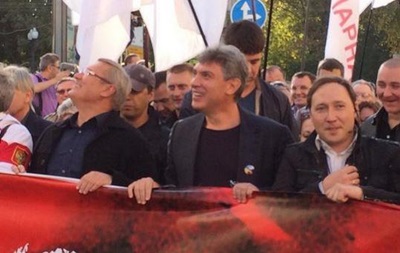 На Марше Мира сторонники Новороссии забросали яйцами Касьянова и Немцова 