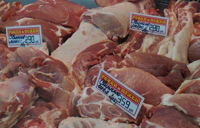Цены выше московских, качество ужасное: почем в Донецке продают мясо и овощи