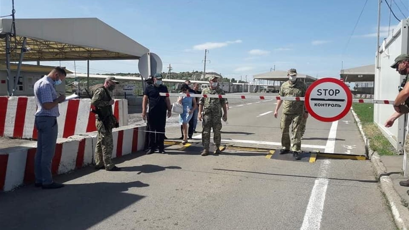 Украинцам из ОРДЛО и Крыма разрешили не сидеть в обсервации: глава Минздрава назвал условия