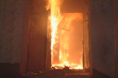 Последствия артобстрела микрорайона Азотный в Донецке: пожары в домах, уничтоженный магазин, человеческие жертвы