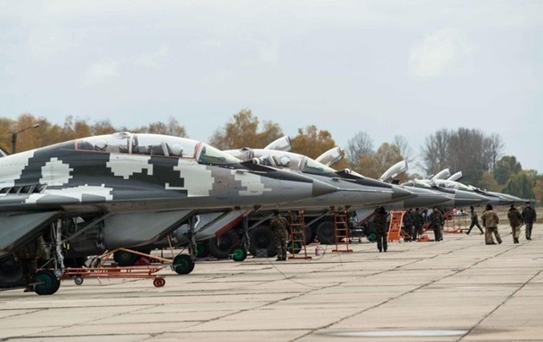 Министерство обороны перебрасывает с юга в западные регионы боевую авиацию