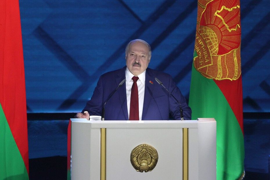 ​Лукашенко пригрозил “вернуть” Украину в “лоно славянства”