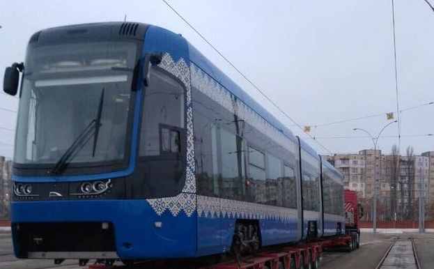 Польский трамвай "сжег" киевлянину мобильный телефон