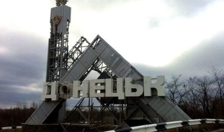 В Донецке уничтожили одну из главных достопримечательностей: "Зато есть "ру**кий мир" и нет "б**дер""