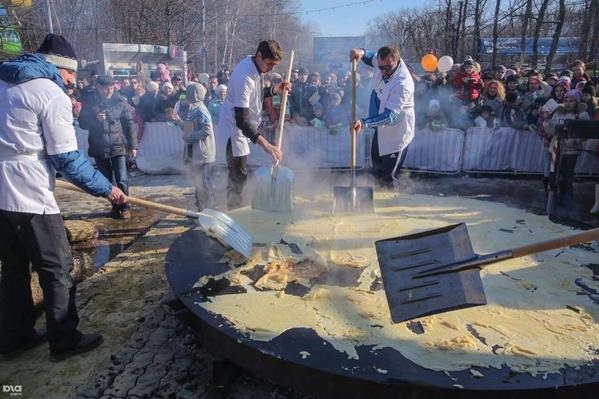 Российские блины на лопатах высмеяли в фотожабах