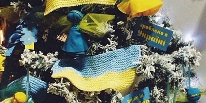 Украинцы удивили желаниями в преддверии Нового года: топ-список самых желанных подарков, которые люди хотят найти под новогодней елочкой