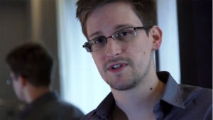 Сноуден попросил политического убежища в Швейцарии