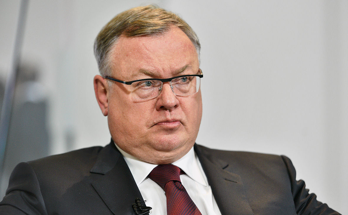 Глава ВТБ Костин о риске отключения России от SWIFT: "Выживем" 