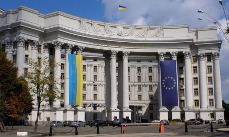 МИД Украины: Киев поддерживает прямые и публичные контакты с Москвой