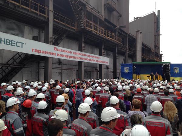Порошенко встречается с работниками металлургических заводов в Мариуполе