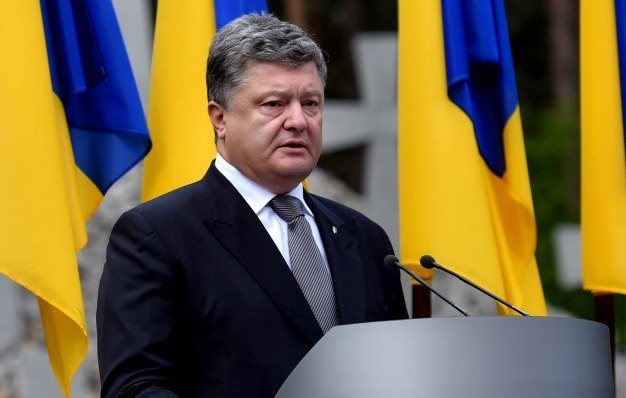 "Это символ агрессии против Украины, а не Второй мировой войны": Порошенко твердо пообещал подписать закон о запрете георгиевских ленточек 