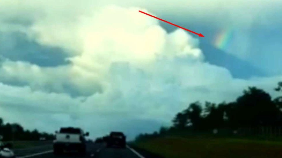 Странное явление поразило ученых: в небе над США появилась "разрезанная" радуга