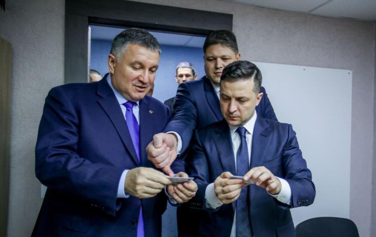 Зеленского и Авакова хотят видеть в суде по делу Шеремета