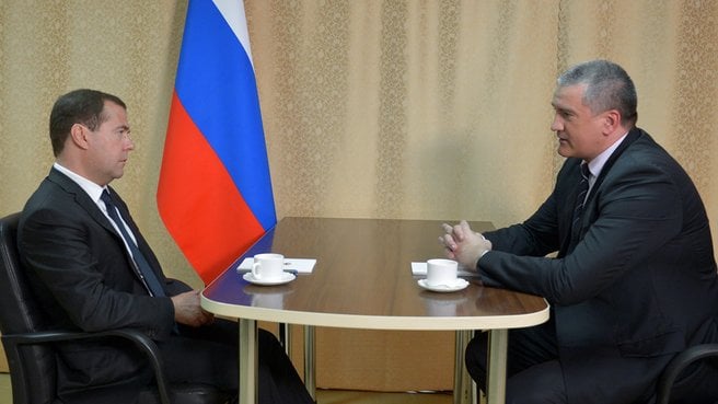 Премьер – министр России Дмитрий Медведев поручил проверить "главу Крыма" Аксенова на принадлежность к коррупции