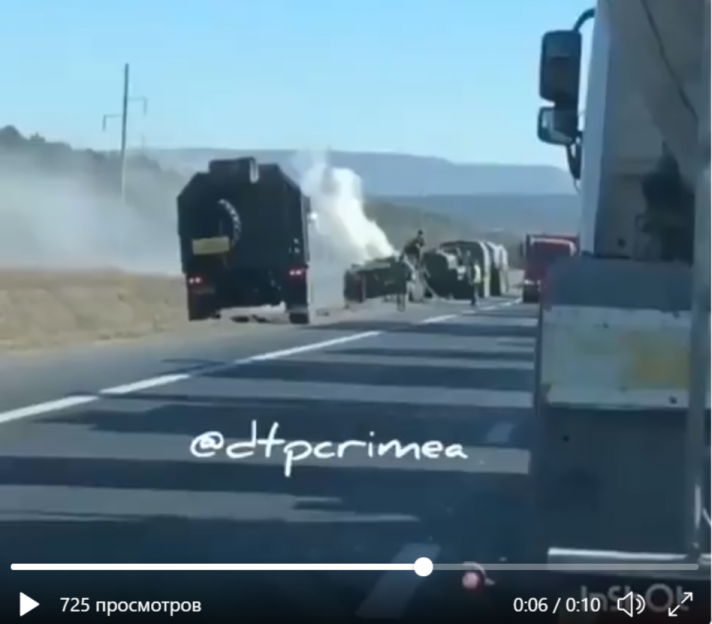 БТР российской армии сгорел прямо на дороге в оккупированном Крыму: видео