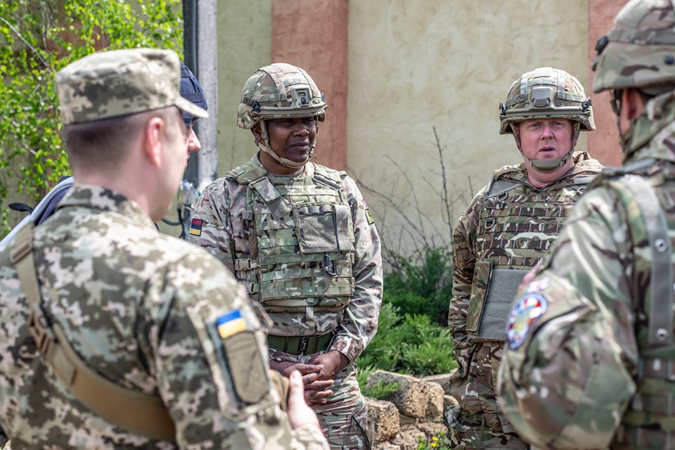 Превращение ВСУ в "армию 21-го века": военных Украины "натаскивают" инструкторы НАТО - врагу придется несладко