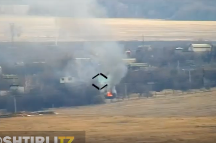 ​ВСУ превратили технику врага в огромный факел - военные "слили" в Сеть кадры меткого удара