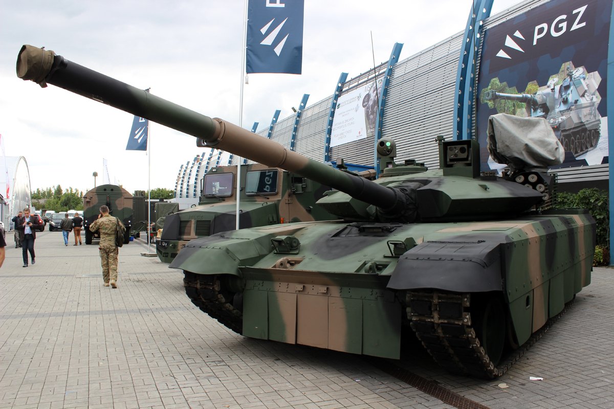 Украина и Польша представили сверхсовременный танк РТ-17 совместной разработки: полный обзор - кадры