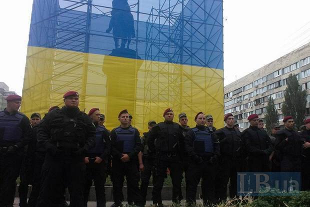 ОУНовцы не стали на День Независимости сносить памятник Щорсу: Кличко пообещал националистам самостоятельно решить проблему