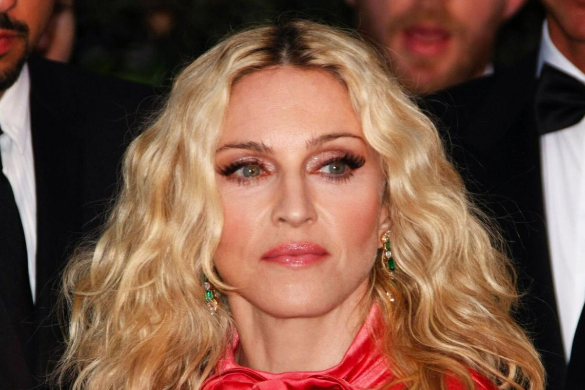 NO WAR: Мадонна начала турне с мощной поддержки Украины