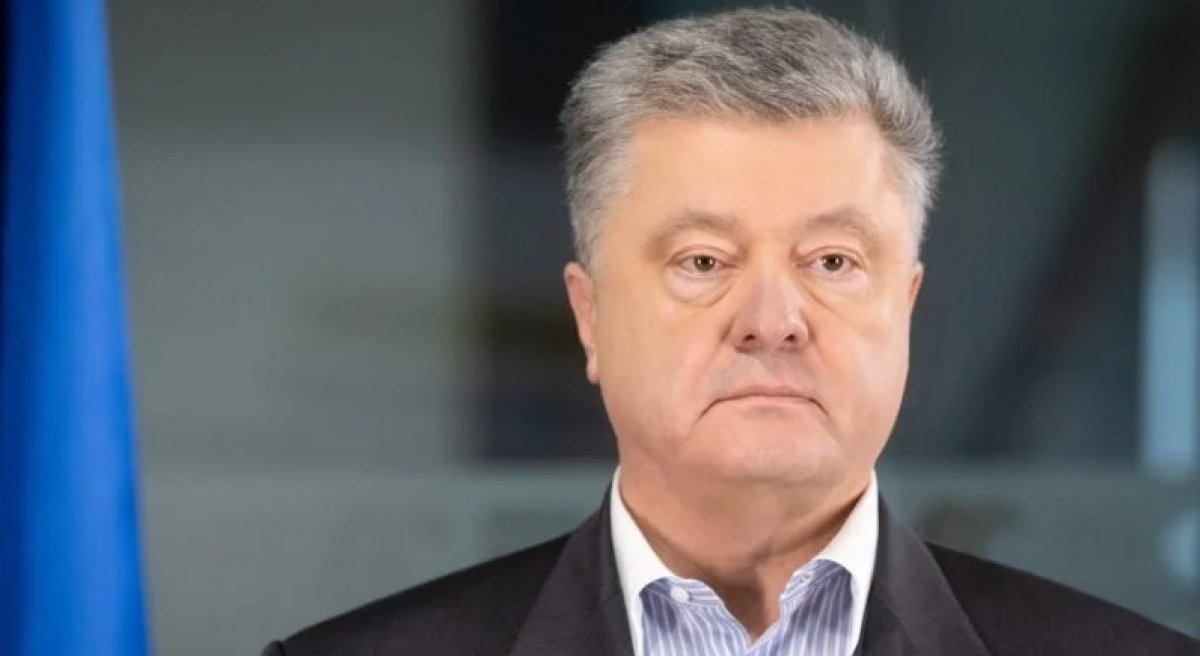 Порошенко выступил перед собравшимися у офиса ГБР: "Время собирать камни настало!"