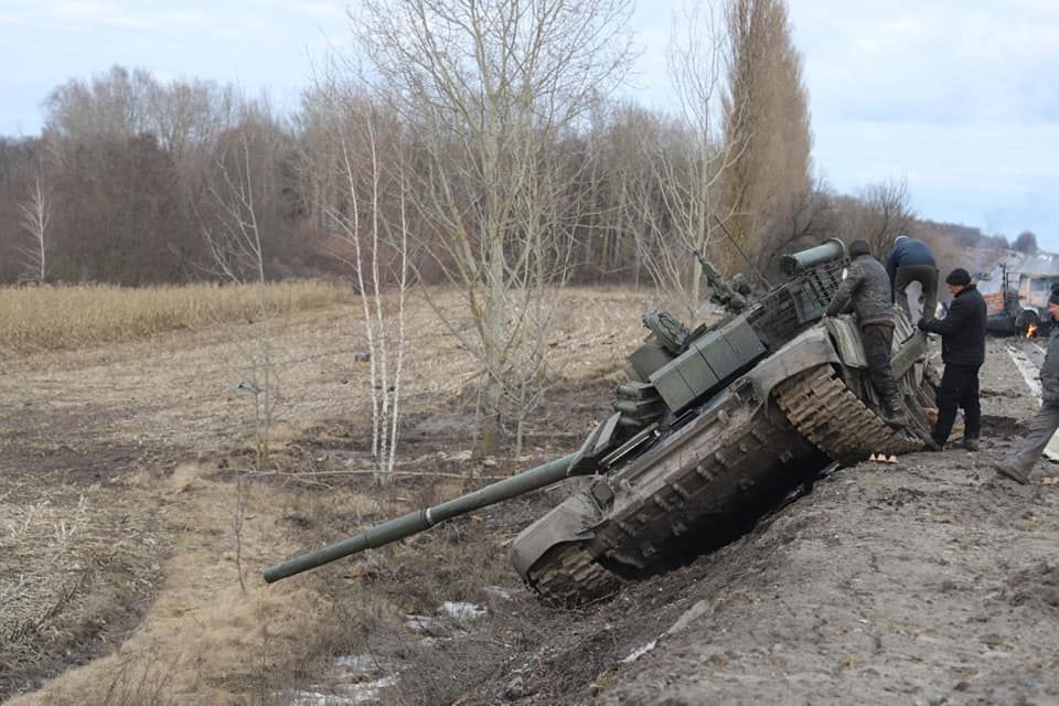 ​Под Черниговом тероборона разнесла колонну обеспечения ВС РФ, захватив Т-72 и "Осу"