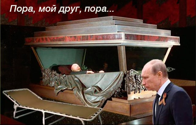 "Путин, я за тобой": в Киеве "смерть с косой" собирала деньги на гроб для Путина