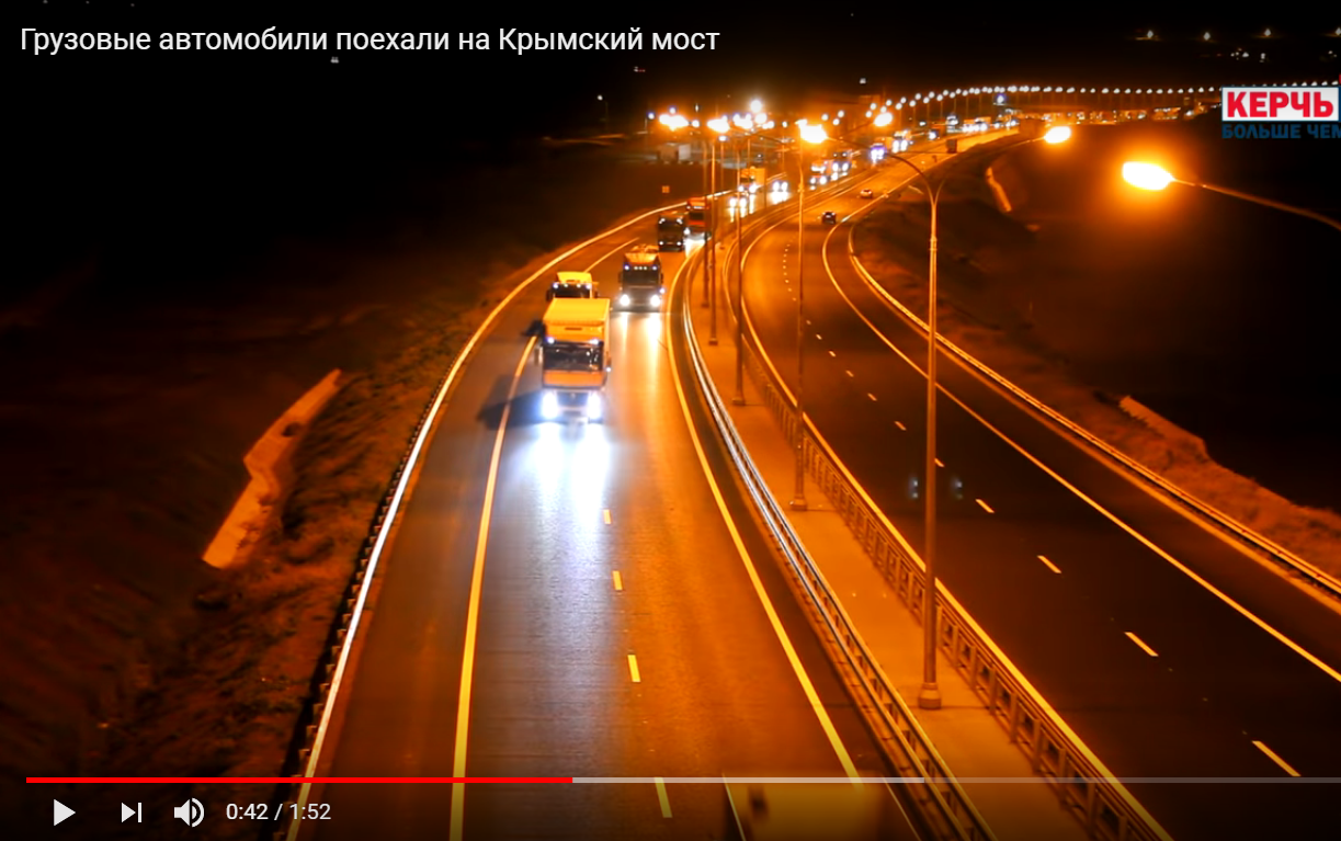 Оккупанты РФ рискнули проверить прочность моста в аннексированный Крым, запустив движение грузовиков, - кадры