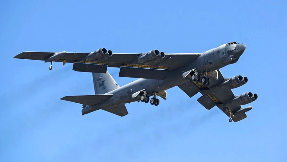 В небо Украины вернулись бомбардировщики ВВС США B-52