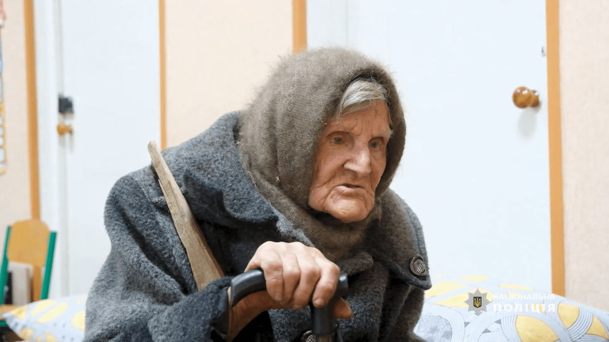 "Та война не была такой", – 98-летняя патриотка прошла больше 10 км пешком, чтобы выбраться из оккупации